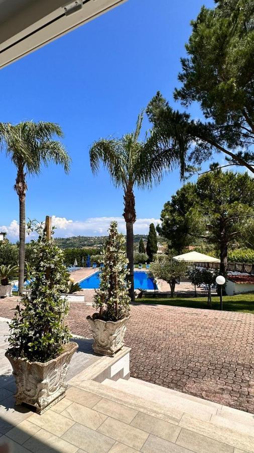 Hotel La Tombola Agropoli Bagian luar foto
