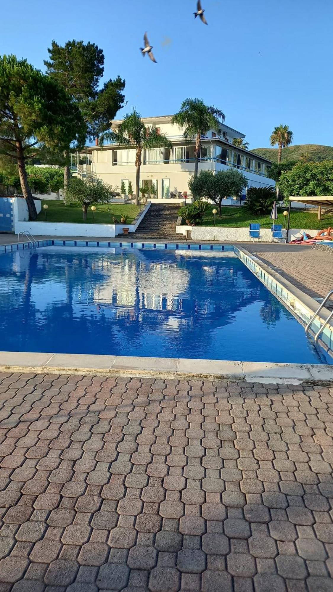 Hotel La Tombola Agropoli Bagian luar foto