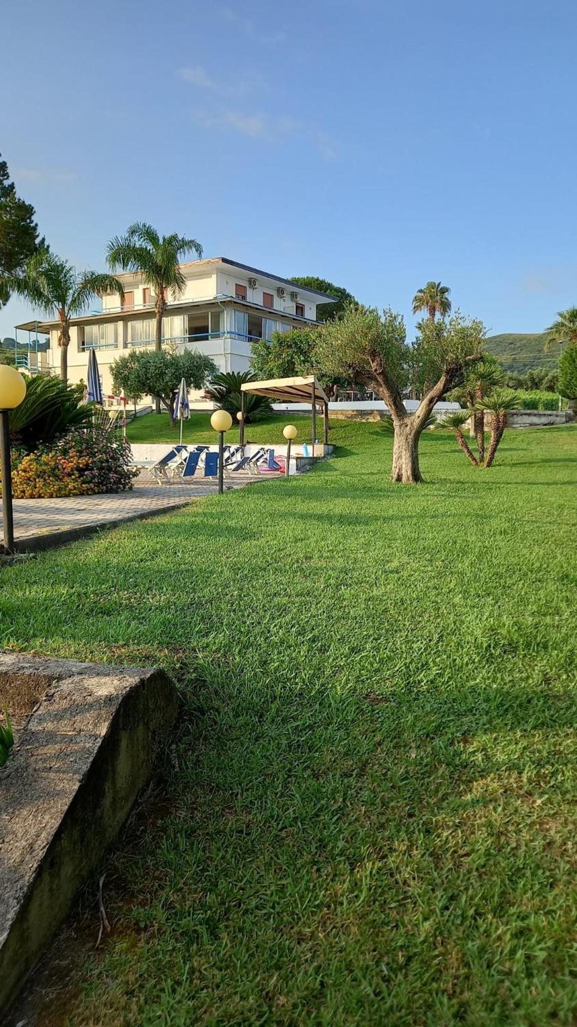 Hotel La Tombola Agropoli Bagian luar foto