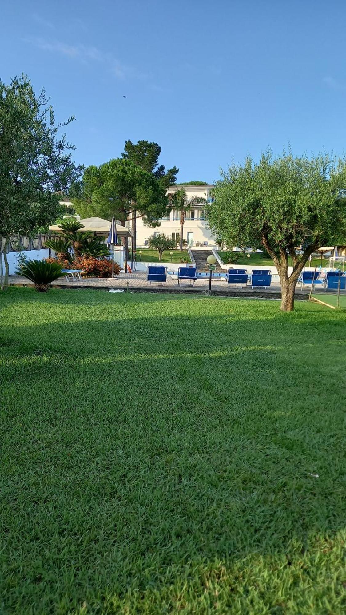 Hotel La Tombola Agropoli Bagian luar foto
