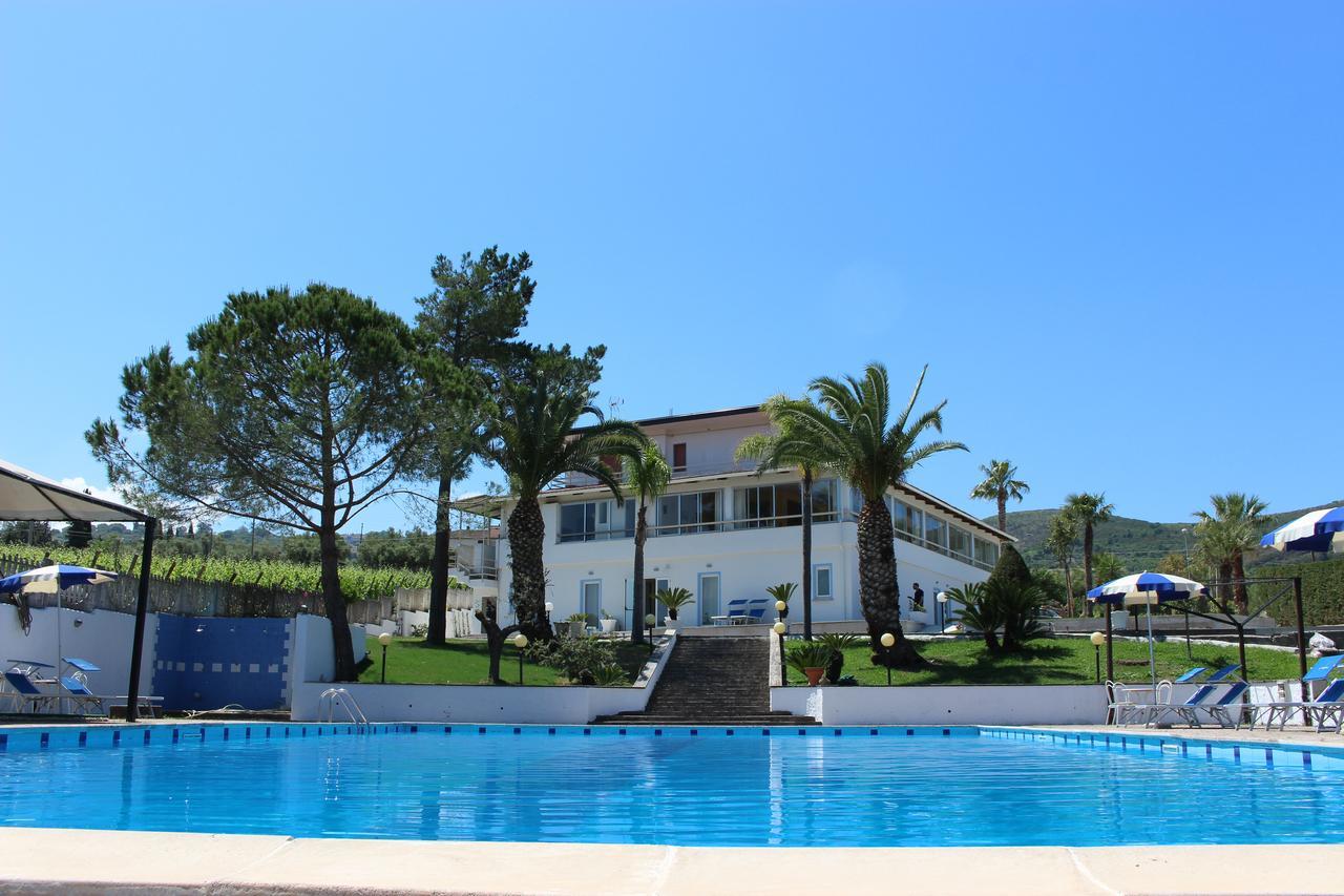 Hotel La Tombola Agropoli Bagian luar foto